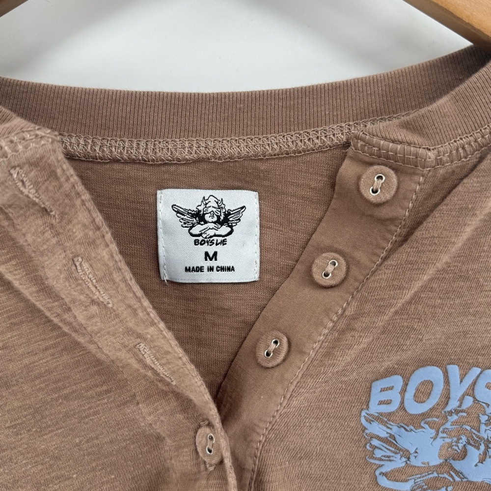 Boys Lie Heather Brown‎ Cropped Graphic Henley Tee M - Picture 4 of 8